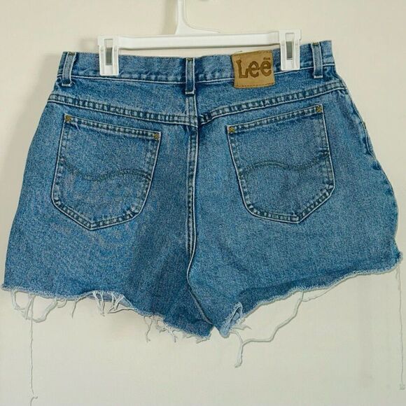 Lee Women's High Waisted Shorts SIZE 16 WAIST - Picture 2 of 3